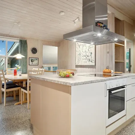 Feriehus 4 Bedroom Pet Friendly In
